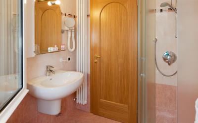 Camera Tripla Superior