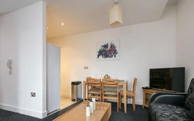 Comfortable 2 Bed 2 Bath Apartment - (19)