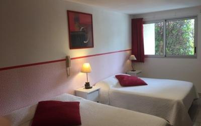 Chambre Double Supu00e9rieure avec Terrasse - Vue sur Jardin