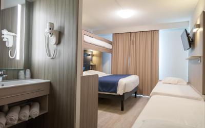 Chambre Quintuple (5 Lits Simples) Chambre Quintuple (5 Lits Simples)