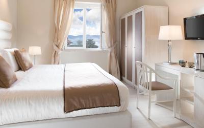 Camera Matrimoniale con Vista Mare Laterale