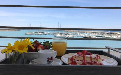 Camera Matrimoniale con Balcone e Vista Mare