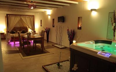 Suite avec Jacuzzi et Sauna Suite avec Jacuzzi et Sauna