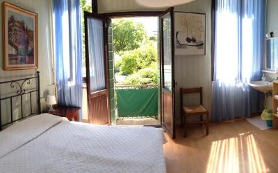 Camera Matrimoniale con Bagno in Comune 