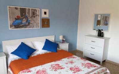 Camera Matrimoniale con Bagno in Comune 