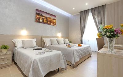 Camera Matrimoniale/Doppia con Letti Singoli con Vista Cittu00e0 