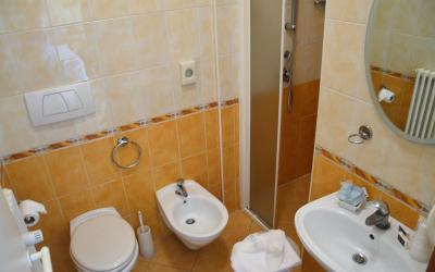 Camera Matrimoniale/Doppia con Letti Singoli