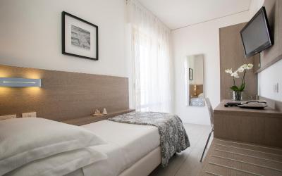 Camera Singola con Vista Mare Parziale