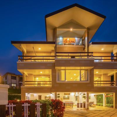 旅遊訂房 印度-馬哈巴勒什瓦 StayVista's Emilia Villa - Terrace with Deck, Outdoor Jacuzzi, Indoor Activities, Garden, and Gym