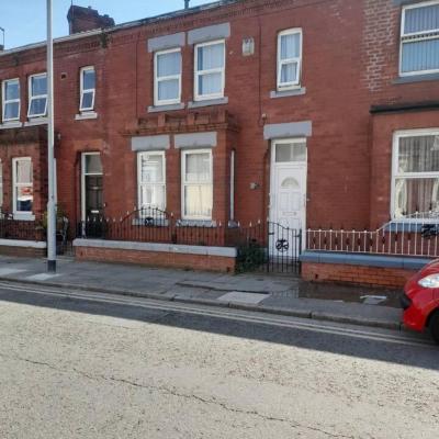 旅遊訂房 英國-利物浦 Large house sleeps13 close to lfc stadium anfield - 4篇評鑑 評分:7.8