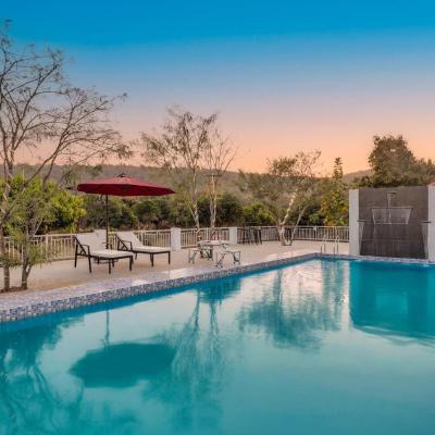旅遊訂房 印度-卡托爾 StayVista's SVP Farms - Mountain-View Villa with Swimming Pool, Lawn featuring a Gazebo, Terrace, Ba