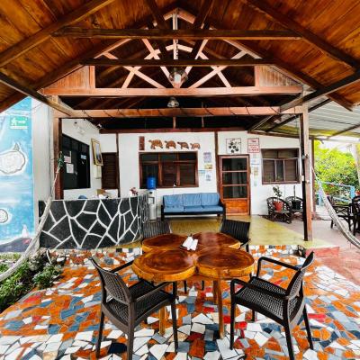 旅遊訂房 厄瓜多爾-加拉帕戈斯 Las Gardenias Hostel - Starlink Internet - 5篇評鑑 評分:7.7