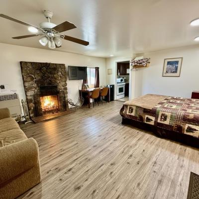 旅遊訂房 美國-大熊湖 (CA) Fox n Bear Cottages Big Bear - 11篇評鑑 評分:7.5