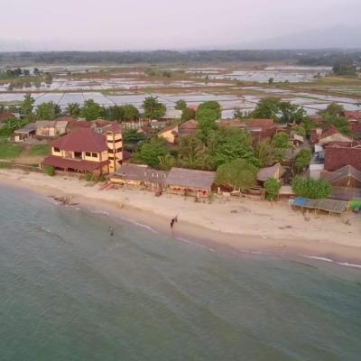旅遊訂房 印尼-三寶壟 Omah Laut Bondo Jepara - by the beach, direct view of the sea, great base for water sports - 69篇評鑑 評分:9.1