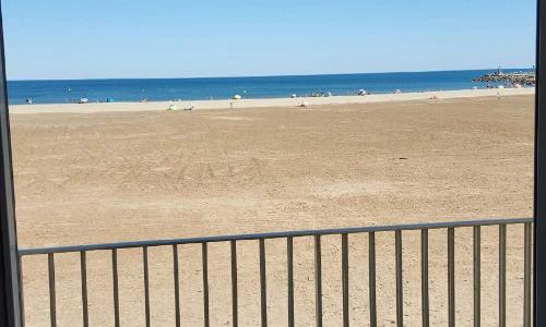 Les Corsaires direct plage près du port