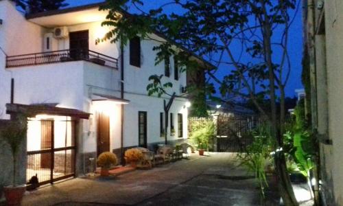 Bed & Breakfast Fontanarossa Airport -Private Parking-