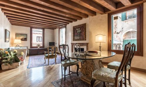 La Fenice Double Canal view