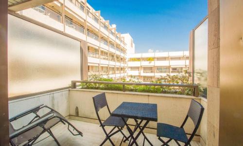 Cannes Conseil Immo, Grand Studio Terrasse Gray d'Albion area -Four-