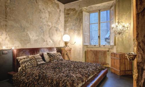 Zona Pedonale - RoughLuxe Home