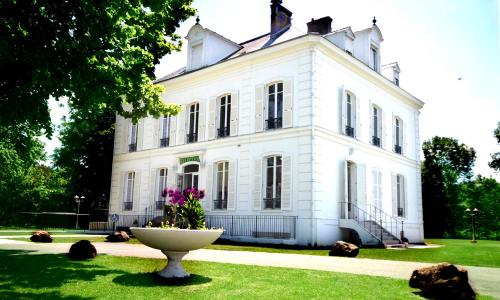 Logis - Hostellerie Le Chatel Nangis