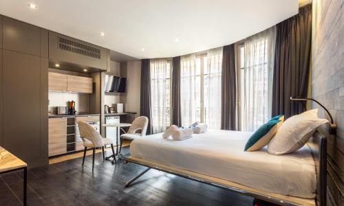 CMG - Deluxe Tour Eiffel - 42