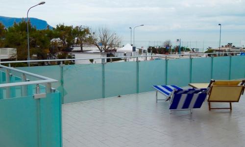 M146 - Marcelli, bilocale fronte mare con ampio terrazzo