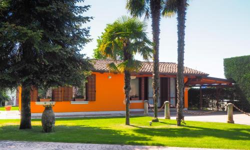 La Brigata Apartments Orange House