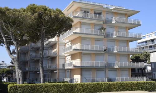 Vistamare Family Apartments