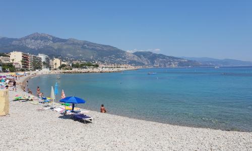 Beautiful studio near sea (free parking)