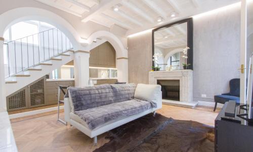 Elegante e completamente arredato apt in Duomo