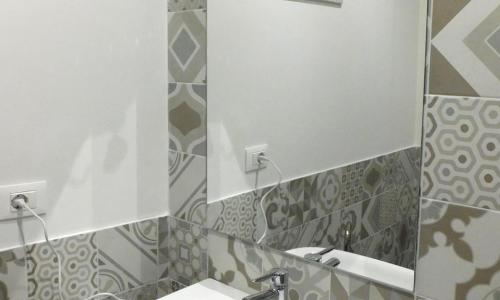 Bed and Breakfast Acrobatic