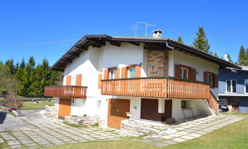 GRAZIOSA BIFAMILIARE AD ASIAGO con giardino privato