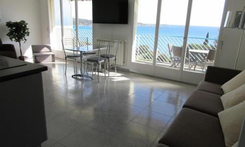 VUE MER 3 mn A PIED DE LA PLAGE LUMINEUX ET MODERNE