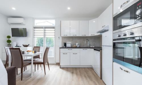 Sleep in Antibes City Port