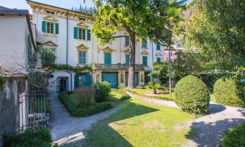 Il Batti apartment water front and private beach