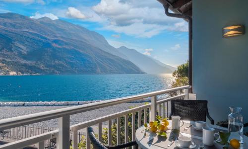 Casa Toblini al Lago on the beach