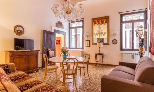 Fenice Backstage over Canal