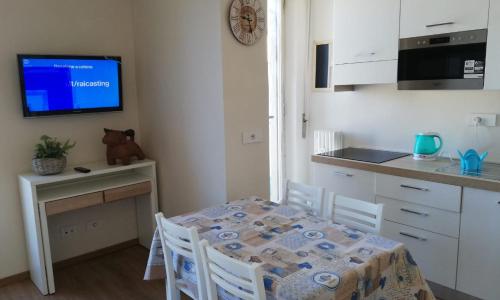 Ernesto's house CIR 0040-7800-023