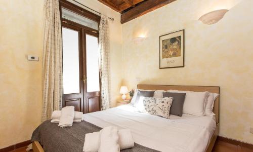 Rental in Rome Luce Apartment