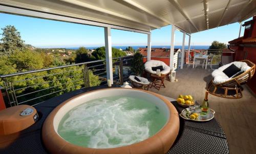Villa Giovanna con terrazza panoramica, Jacuzzi e sauna