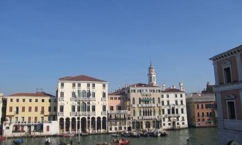 LOFT OVERLOOKING THE GRAND CANAL