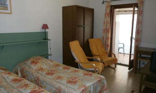 Studio n°2 avec terrasse, agréable, bien situé