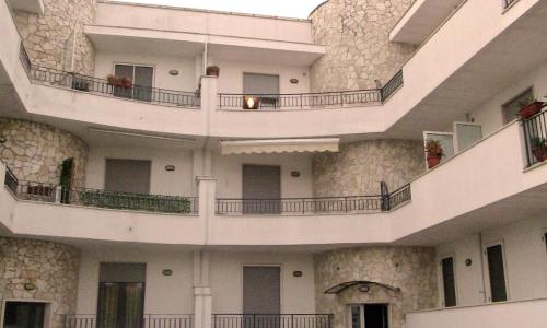 2 BEDROOMED APARTMENT - sleeps 5