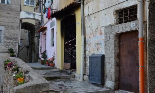 CASANOVA'S FLAT VERY CLOSE TO DOWNTOWN