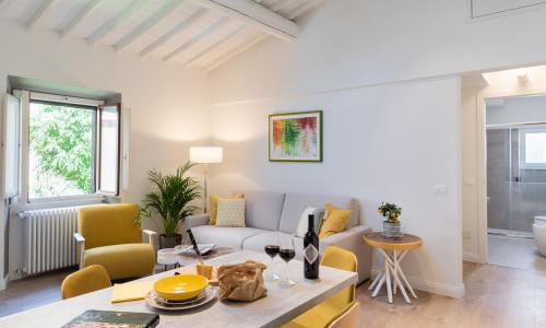 Living Walls Florence Apartments