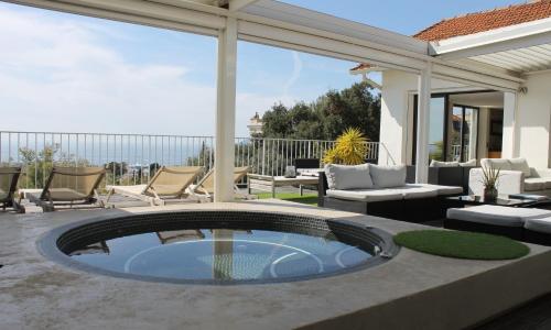 Rooftop grande terrasse jacuzzi vue mer
