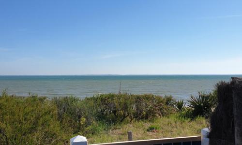 Pousse le portail et pose toi sur la plage