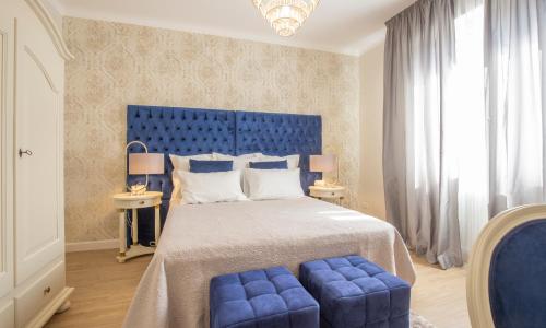 CRYS: Apartments, Holiday, Business, Blu