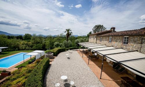 Appartamento con magnifica vista e piscina