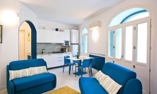 BELLAGIO SUN pool near lake free parking